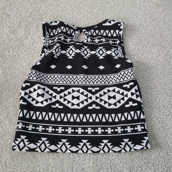 Keyhole back crop top - Picture 2 of 2